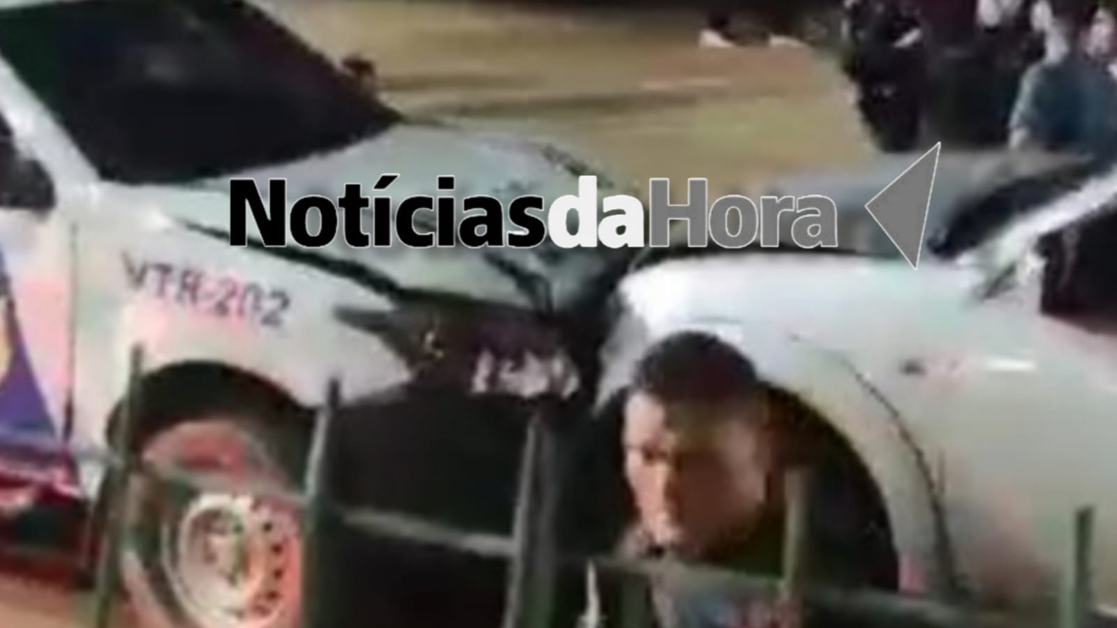 Embriagado, motorista de caminhonete atropela casal e colide contra carro da Polícia,  em Rio Branco